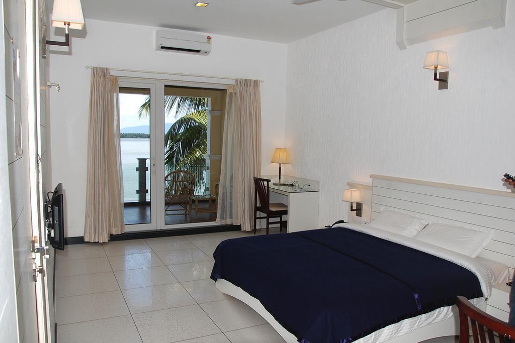 Blue Waters Hotel Kundapur Room photo